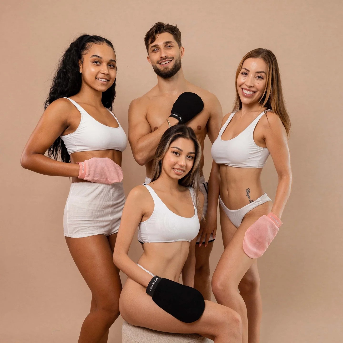 cheekyglo-exfoliating-glove-480889_720x_2x_5b782e09-9df7-4782-aa89-695a31750414.webp